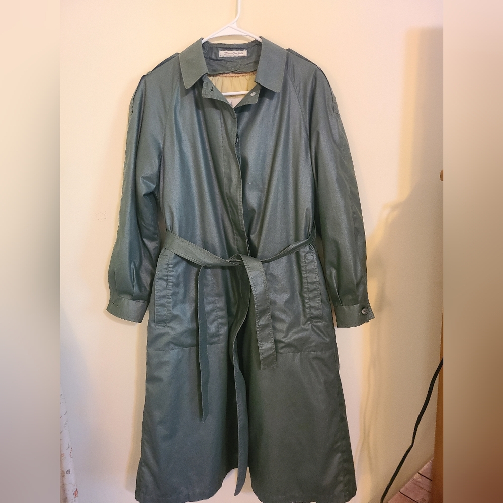 Vintage Women's Misty Harbor olive green coat size 10 Petite